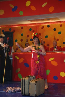 Prunksitzung 2007 - Bütt - "Nordern talking" und Hamburger Pflanze - Carmen Walz - Pullover mal anders getragen.